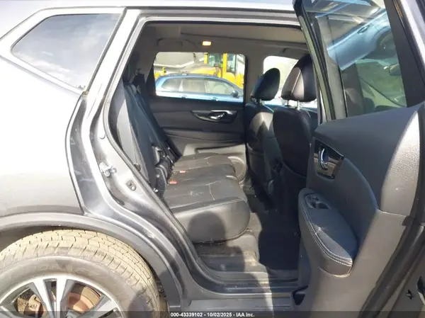 5N1AT2MVXJC759375 2018 NISSAN ROGUE - Image 8