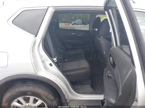 5N1AT2MVXJC793929 2018 NISSAN ROGUE - Image 8