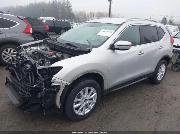 5N1AT2MVXJC801592 2018 NISSAN ROGUE - Image 2