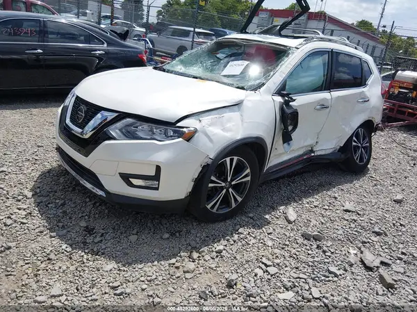 5N1AT2MVXJC802810 2018 NISSAN ROGUE - Image 2