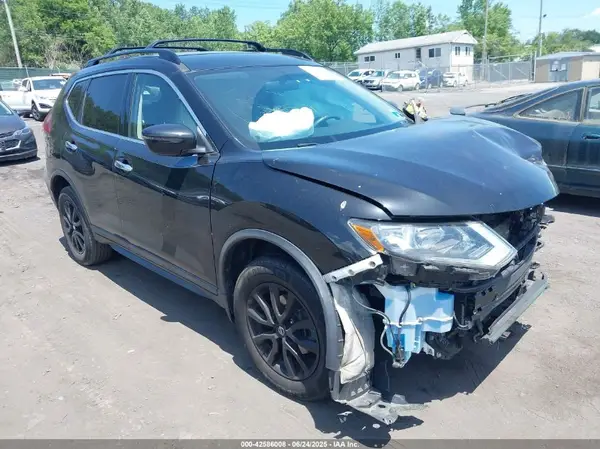 5N1AT2MVXJC806386 2018 NISSAN ROGUE - Image 1