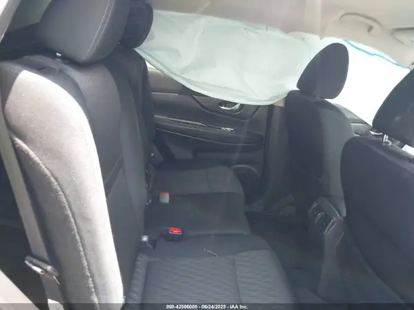 5N1AT2MVXJC806386 2018 NISSAN ROGUE - Image 8