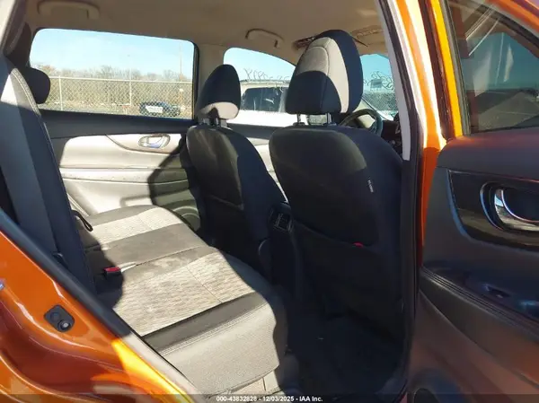 5N1AT2MVXJC810678 2018 NISSAN ROGUE - Image 8