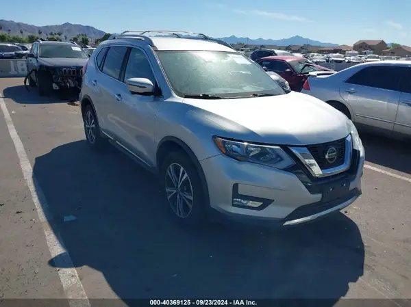 5N1AT2MVXJC824726 2018 NISSAN ROGUE - Image 1