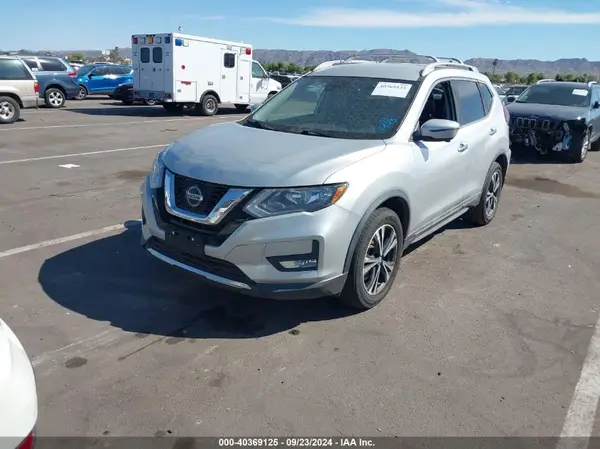 5N1AT2MVXJC824726 2018 NISSAN ROGUE - Image 2