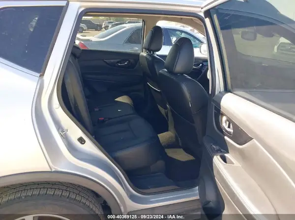 5N1AT2MVXJC824726 2018 NISSAN ROGUE - Image 8