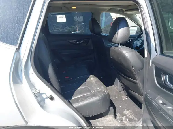 5N1AT2MVXJC830123 2018 NISSAN ROGUE - Image 8