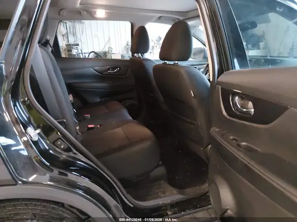 5N1AT2MVXJC842658 2018 NISSAN ROGUE - Image 8