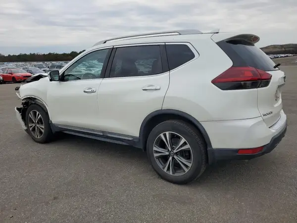 5N1AT2MVXJC847830 2018 NISSAN ROGUE - Image 2
