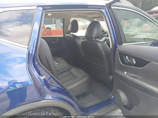 5N1AT2MVXJC849965 2018 NISSAN ROGUE - Image 8