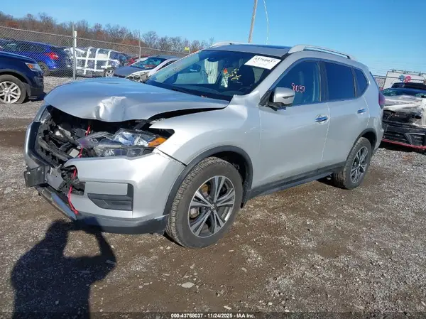 5N1AT2MVXKC702465 2019 NISSAN ROGUE - Image 2