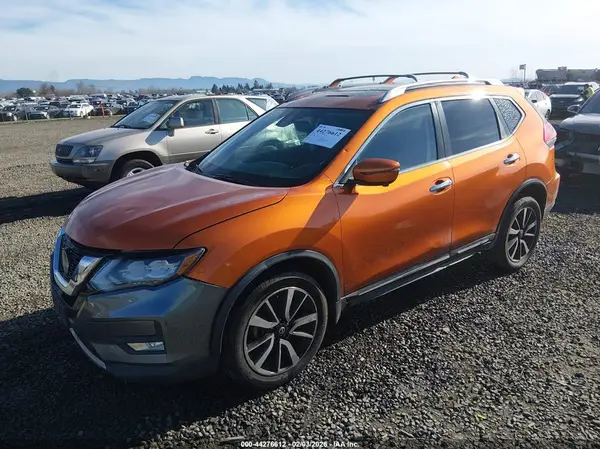 5N1AT2MVXKC764965 2019 NISSAN ROGUE - Image 2
