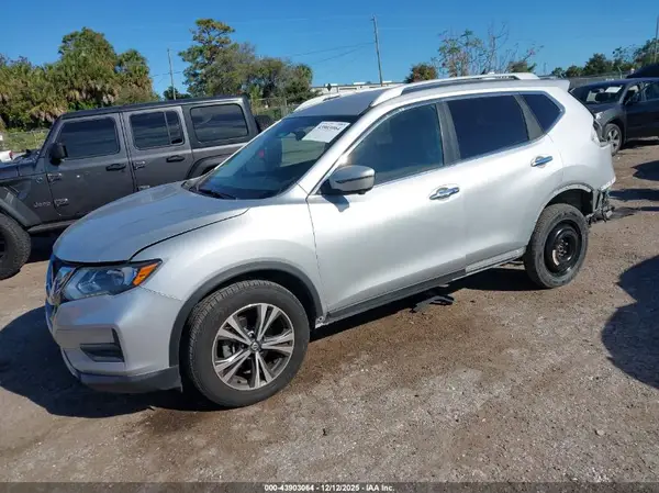 5N1AT2MVXKC772743 2019 NISSAN ROGUE - Image 2