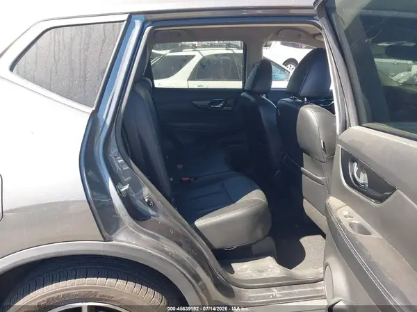 5N1AT2MVXKC803215 2019 NISSAN ROGUE - Image 8