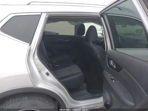 5N1AT2MVXKC820337 2019 NISSAN ROGUE - Image 8
