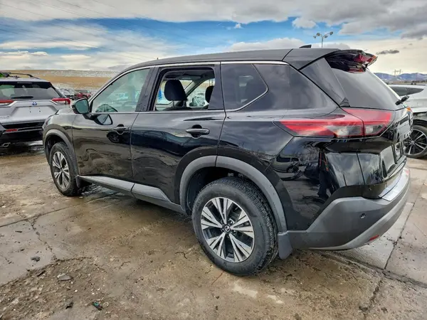 5N1AT3BB7MC831569 2021 NISSAN ROGUE - Image 2