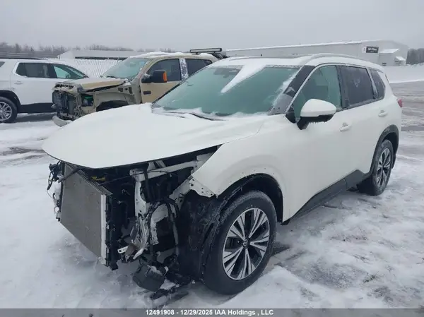 5N1AT3BB8MC841883 2021 NISSAN ROGUE - Image 2