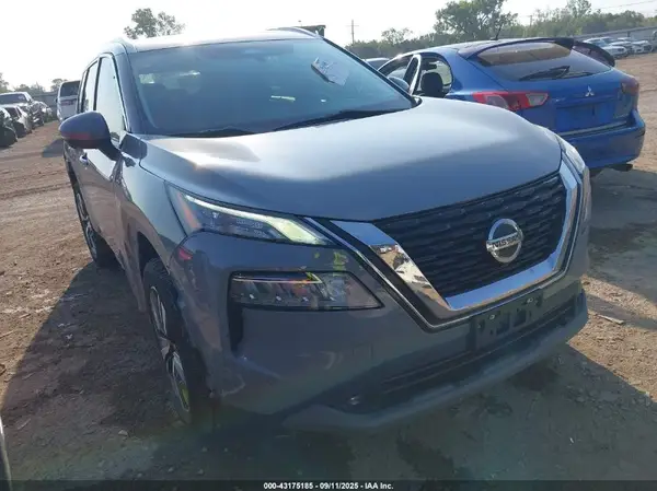 5N1AT3CA2MC820601 2021 NISSAN ROGUE - Image 2