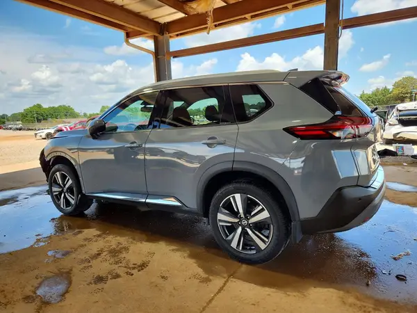 5N1AT3CA2MC828262 2021 NISSAN ROGUE - Image 2