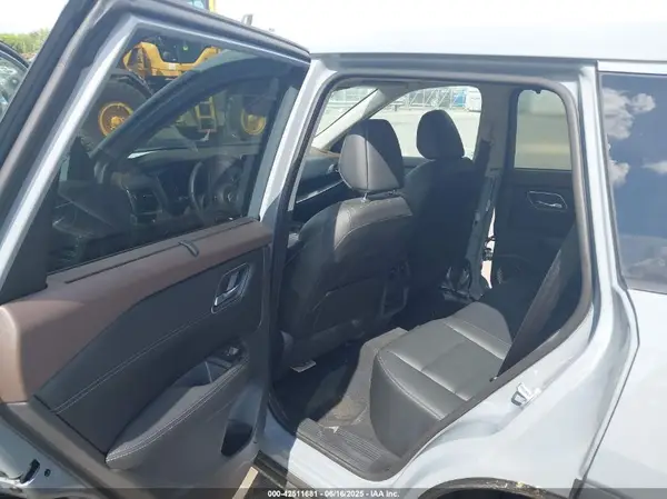 5N1AT3CB3MC771188 2021 NISSAN ROGUE - Image 8