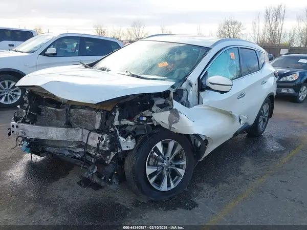 5N1AZ2MGXJN185588 2018 NISSAN MURANO - Image 2