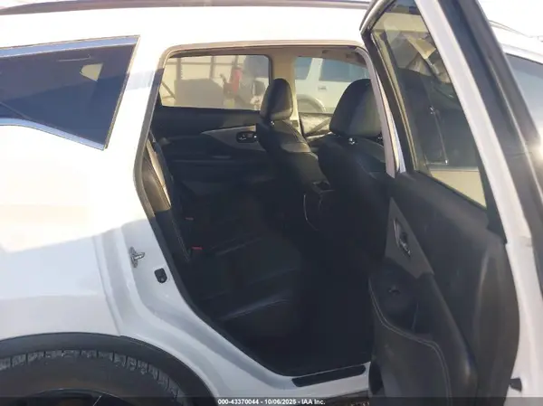 5N1AZ2MH8HN188069 2017 NISSAN MURANO - Image 8