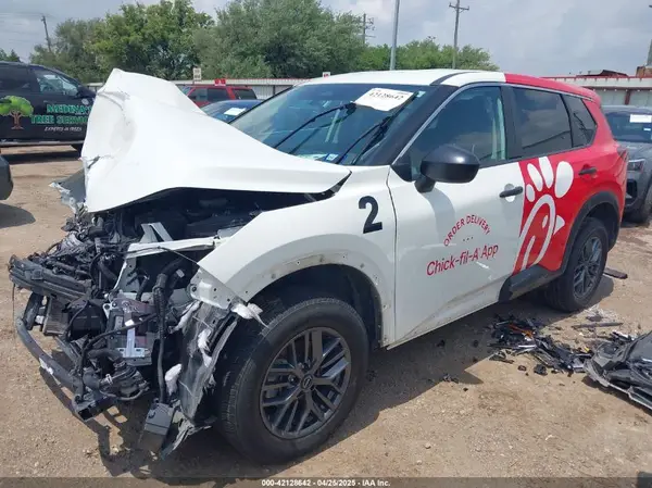 5N1BT3AA2NC714237 2022 NISSAN ROGUE - Image 2