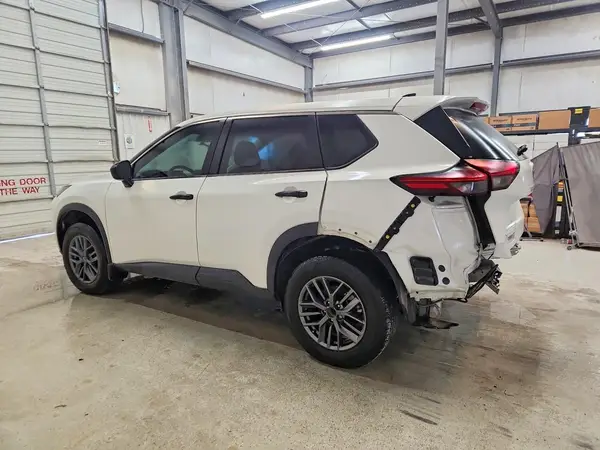 5N1BT3AA4NC709931 2022 NISSAN ROGUE - Image 2
