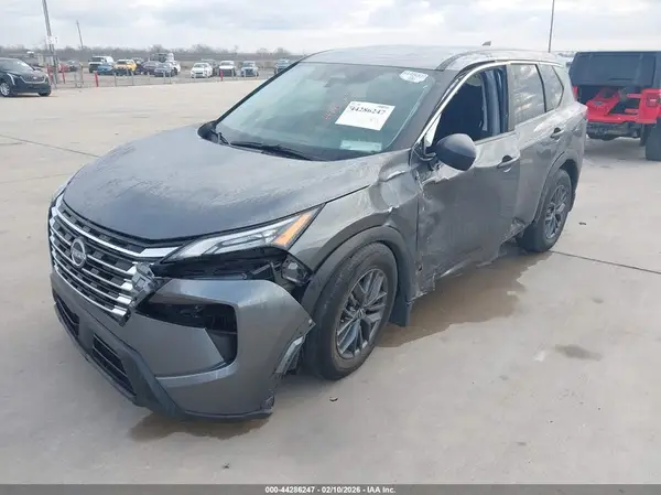 5N1BT3AA4SC776704 2025 NISSAN ROGUE - Image 2