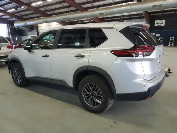 5N1BT3AB1RC748877 2024 NISSAN ROGUE - Image 2