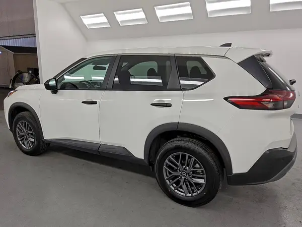 5N1BT3AB8PC945977 2023 NISSAN ROGUE - Image 2