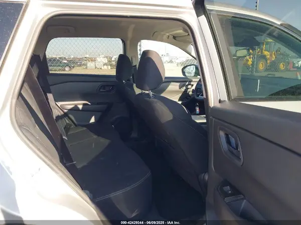 5N1BT3AB8RC697958 2024 NISSAN ROGUE - Image 8