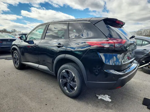 5N1BT3BA2RC685715 2024 NISSAN ROGUE - Image 2
