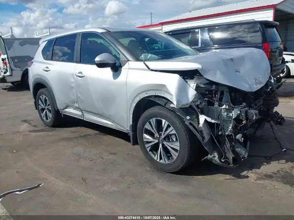 5N1BT3BA4NC725805 2022 NISSAN ROGUE - Image 1