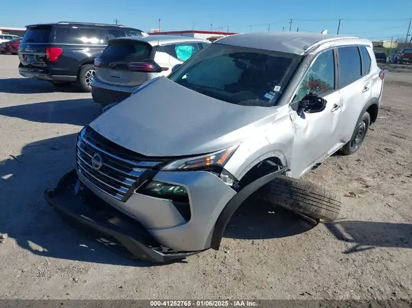 5N1BT3BA4SC768813 2025 NISSAN ROGUE - Image 2
