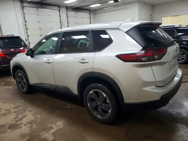5N1BT3BA7RC677139 2024 NISSAN ROGUE - Image 2