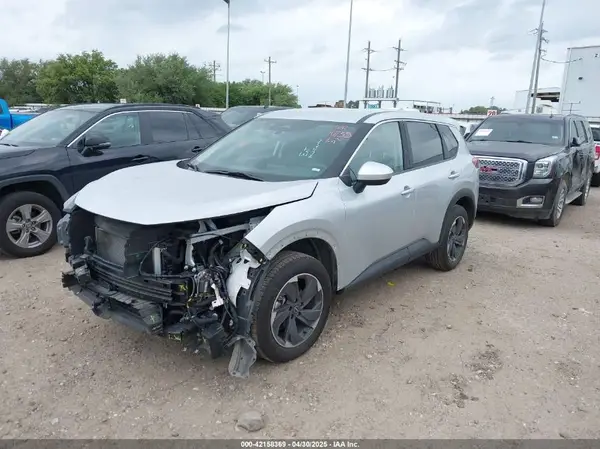 5N1BT3BA7RC677593 2024 NISSAN ROGUE - Image 2