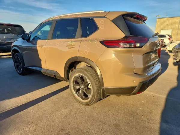 5N1BT3BA7RC711175 2024 NISSAN ROGUE - Image 2