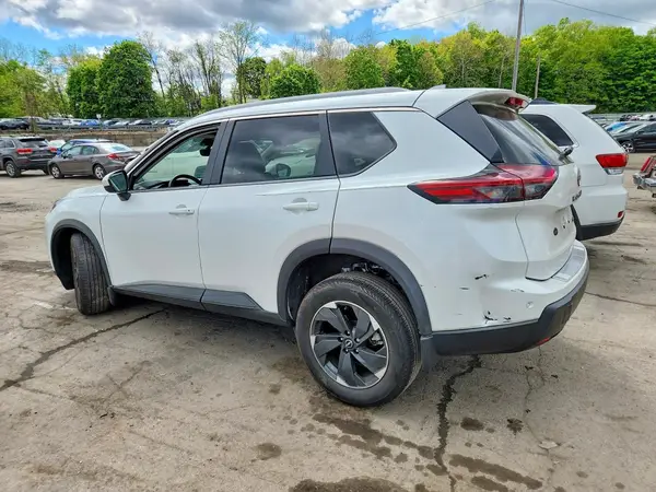 5N1BT3BB8RC717916 2024 NISSAN ROGUE - Image 2