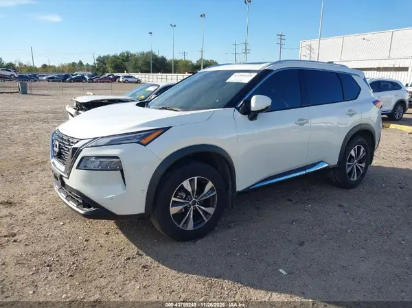 5N1BT3CA2PC682437 2023 NISSAN ROGUE - Image 2