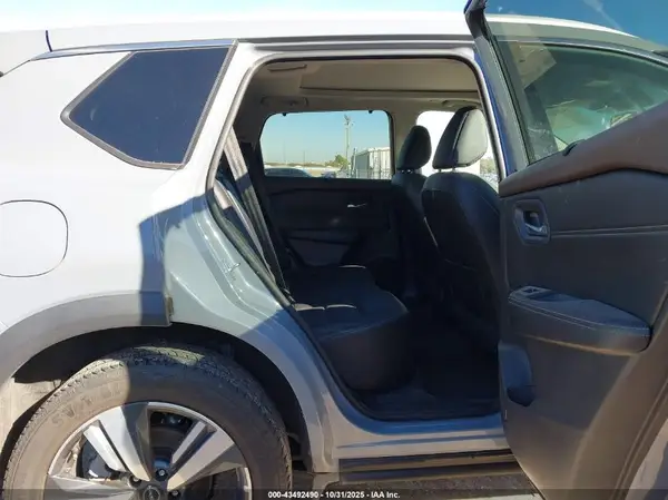 5N1BT3CB5PC805267 2023 NISSAN ROGUE - Image 8