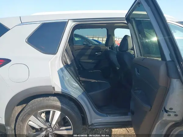 5N1BT3CB7PC777388 2023 NISSAN ROGUE - Image 8