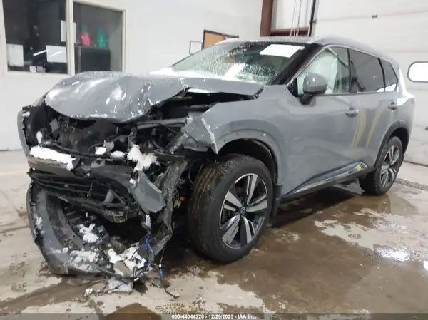 5N1BT3CB8PC770563 2023 NISSAN ROGUE - Image 2