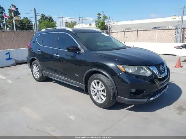 5N1ET2MT1HC777080 2017 NISSAN ROGUE - Image 1