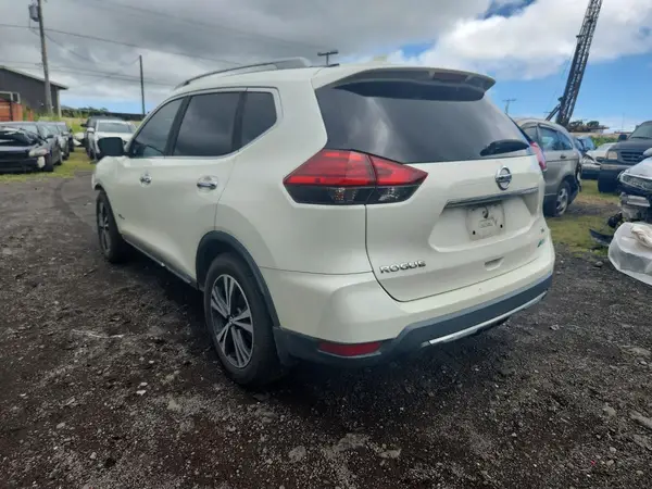 5N1ET2MT3HC768851 2017 NISSAN ROGUE - Image 2