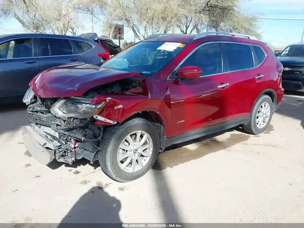 5N1ET2MT3JC823062 2018 NISSAN ROGUE - Image 2