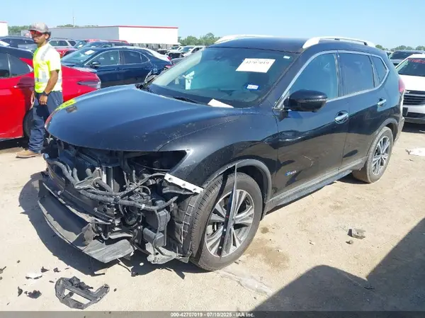 5N1ET2MT4HC779499 2017 NISSAN ROGUE - Image 2