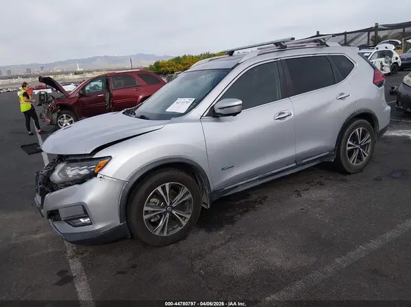 5N1ET2MT4HC786663 2017 NISSAN ROGUE - Image 2