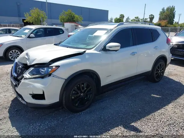 5N1ET2MT4JC847077 2018 NISSAN ROGUE - Image 2