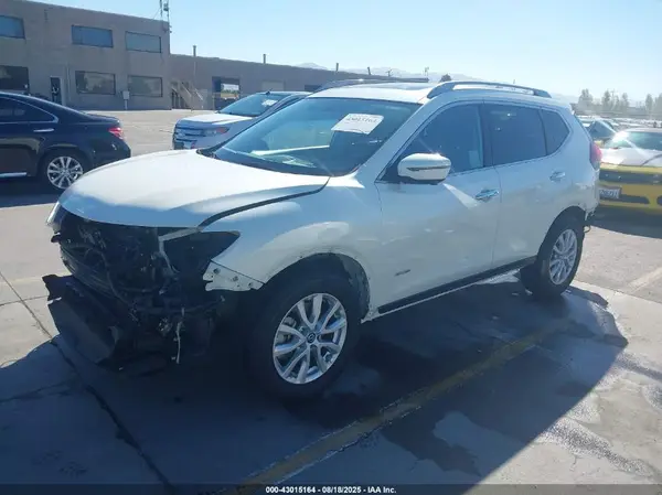 5N1ET2MT5JC828490 2018 NISSAN ROGUE - Image 2